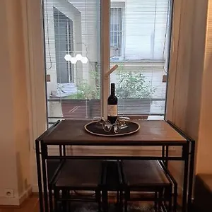 Appartement Cozy Heart Of Paris, 3 Mins Louvre, Paris