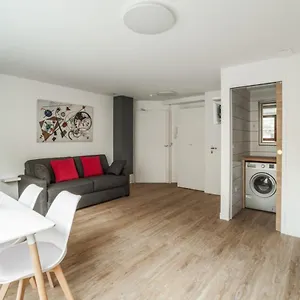  Apartamento Bright And Cosy Flat At The Heart Of In A Trendy District - Welkeys